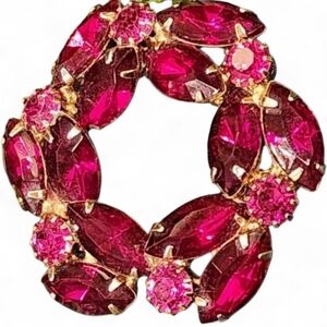 Vintage Pink Red Rhinestone Brooch Magenta Pin Wreath Gold Tone Prong Molded